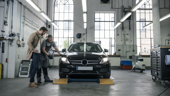 Az izzókat párban cserélje