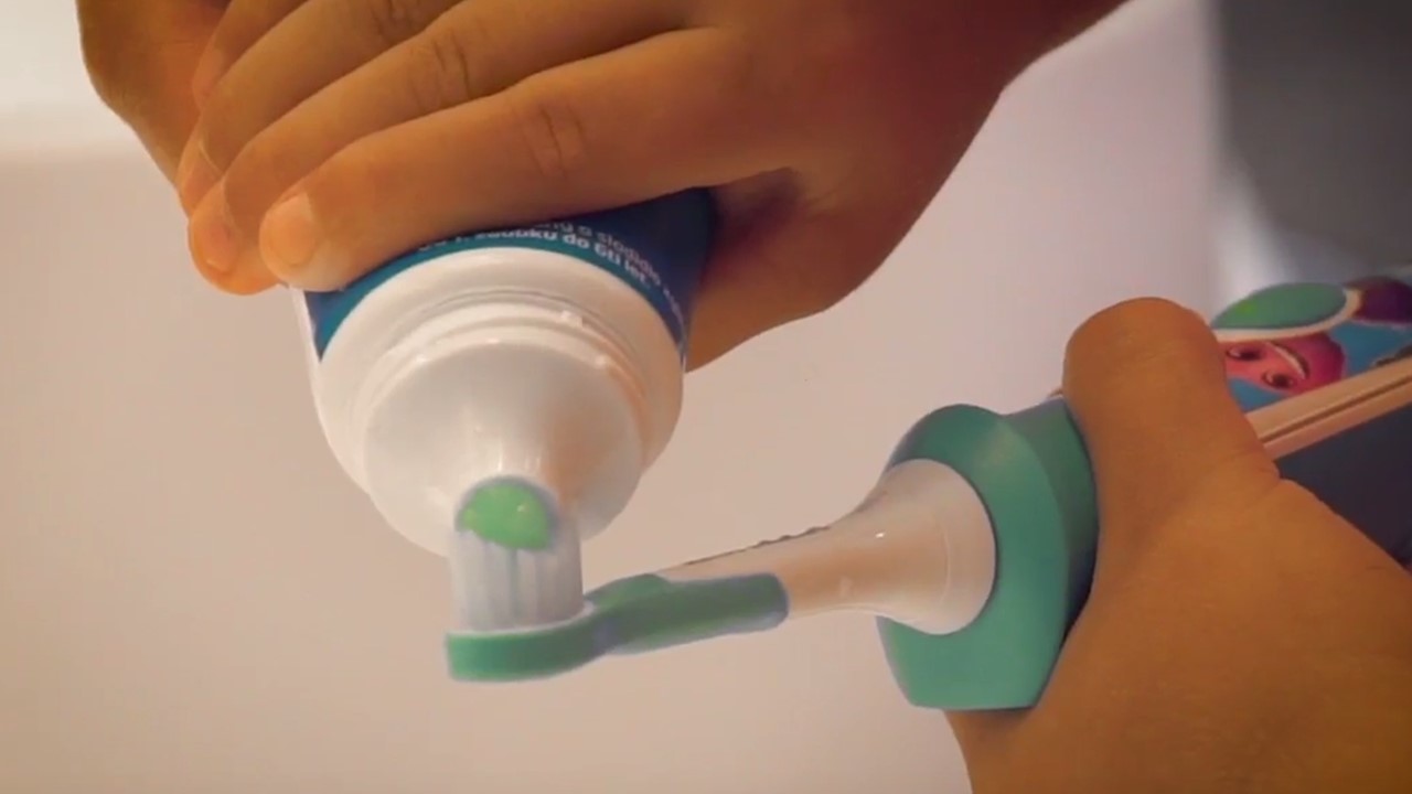 Manu&aacute;ln&iacute; nebo elektrick&yacute; kart&aacute;ček