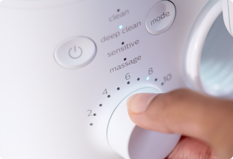 V&aacute;lasszon 10 intenzit&aacute;s &eacute;s ak&aacute;r 4 &uuml;zemm&oacute;d k&ouml;z&uuml;l, hogy szem&eacute;lyre szabhassa a fogk&ouml;ztiszt&iacute;t&aacute;st.