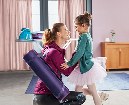 J&aacute;tssz ink&aacute;bb a gyerekeiddel vasal&aacute;s helyett